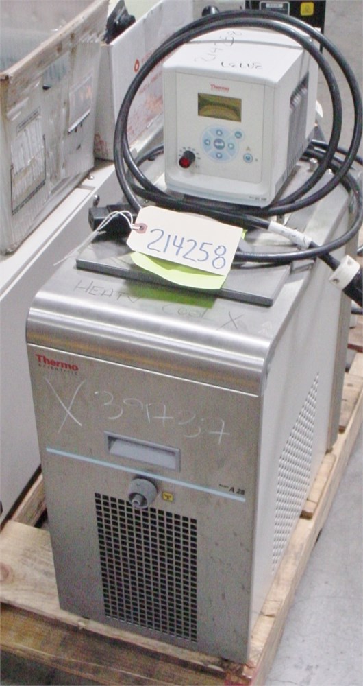 UCSD Surplus Sales Online WATER BATH CHILLER/ HEATER, CIRCULATOR