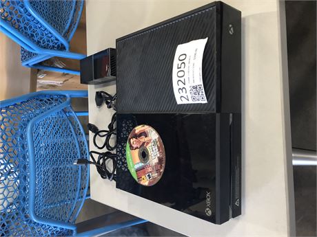 GAME CONSOLE: XBOX ONE 500GB W/ ONE CONTROLLER AND ONE GAME